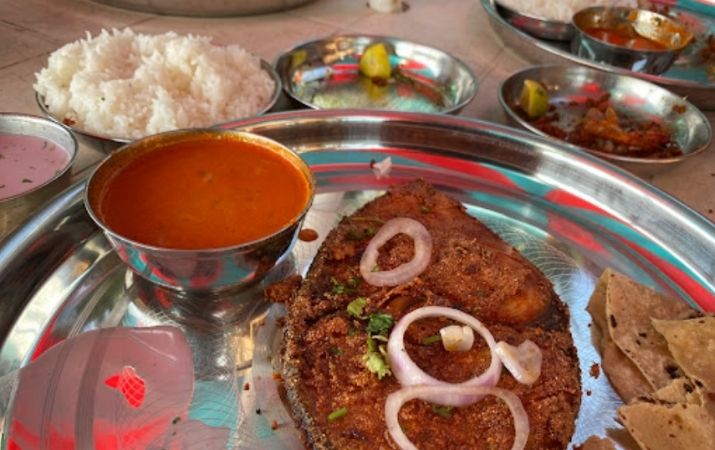 fish-thali-in-devbagh