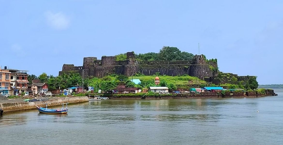 vijaydurg-fort-tourism